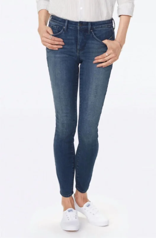 Must-Have Deals Inside!Ami Skinny Jean In Bernal Wash
