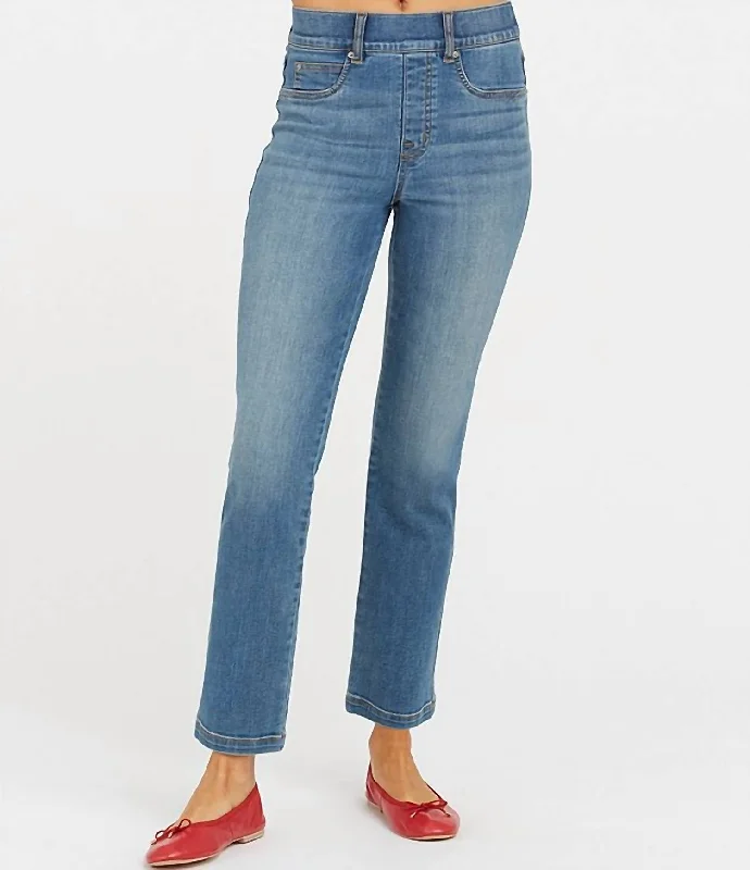 Don't Miss Out!Straight Leg Jeans In Vintage Indigo