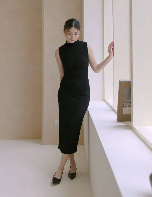 Time to Snag a Bargain!Emilia Ruched Dress in Black