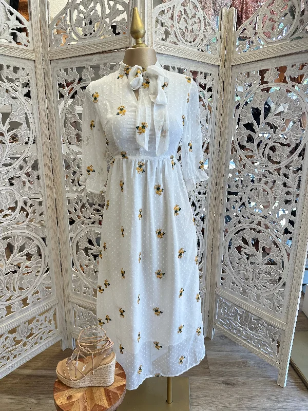 Don’t Wait – Shop Today!White Collar Embroidered Maxi Dress